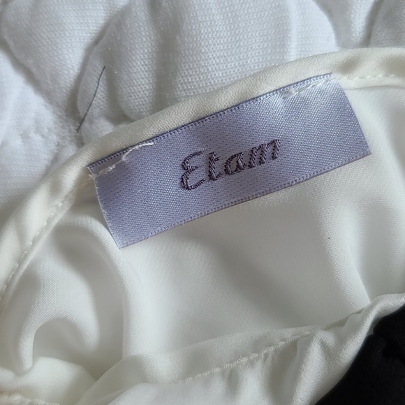 White camisole with black bow - Picture 3 of 4